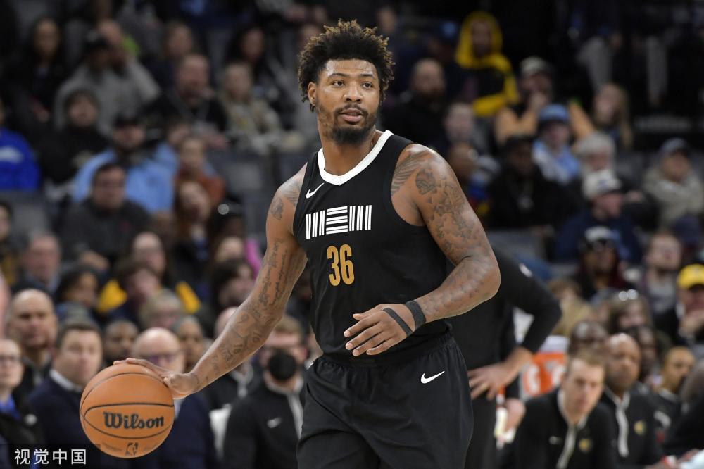 在更衣室内 在更衣室内